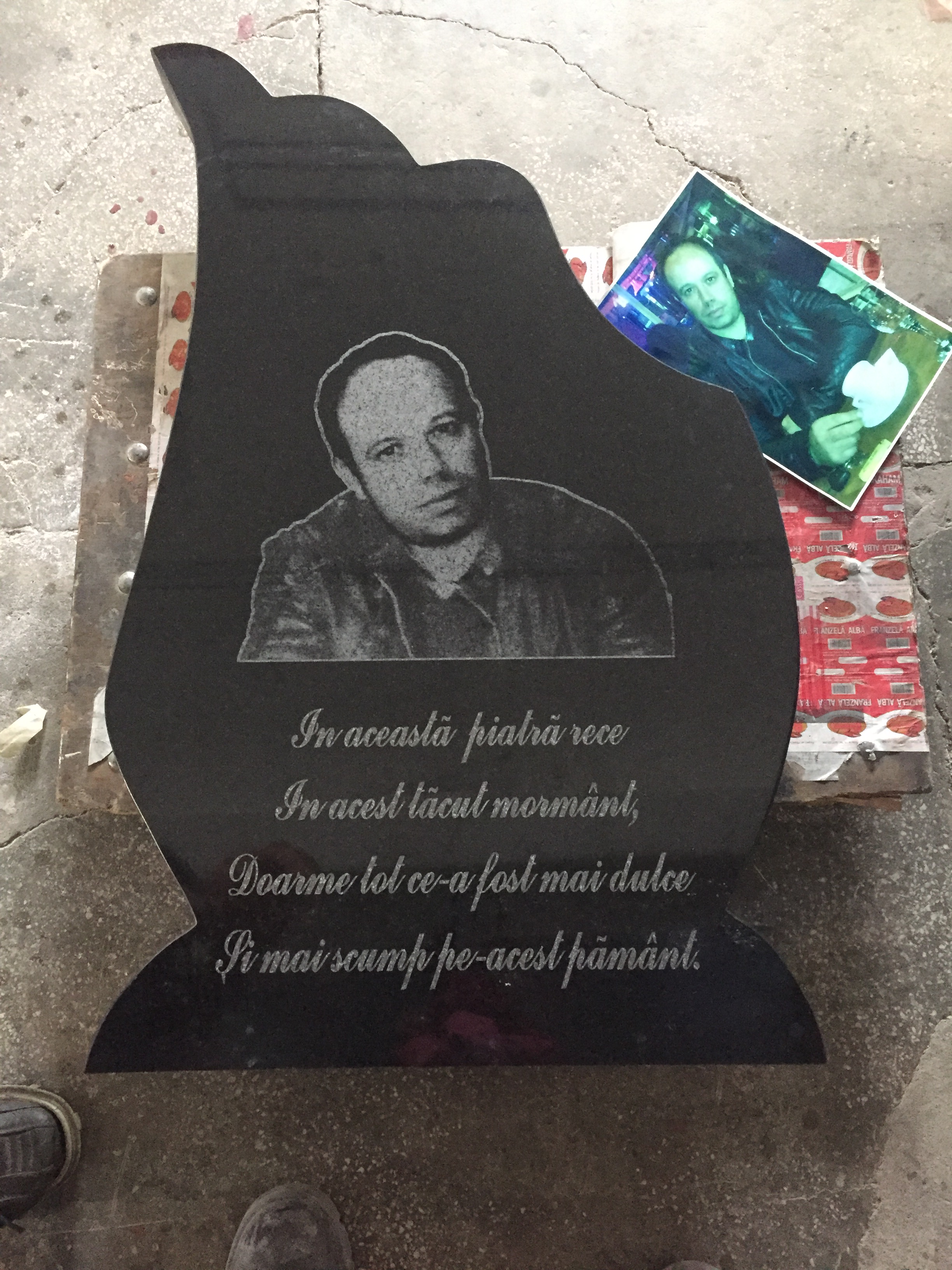 placa granit gravata