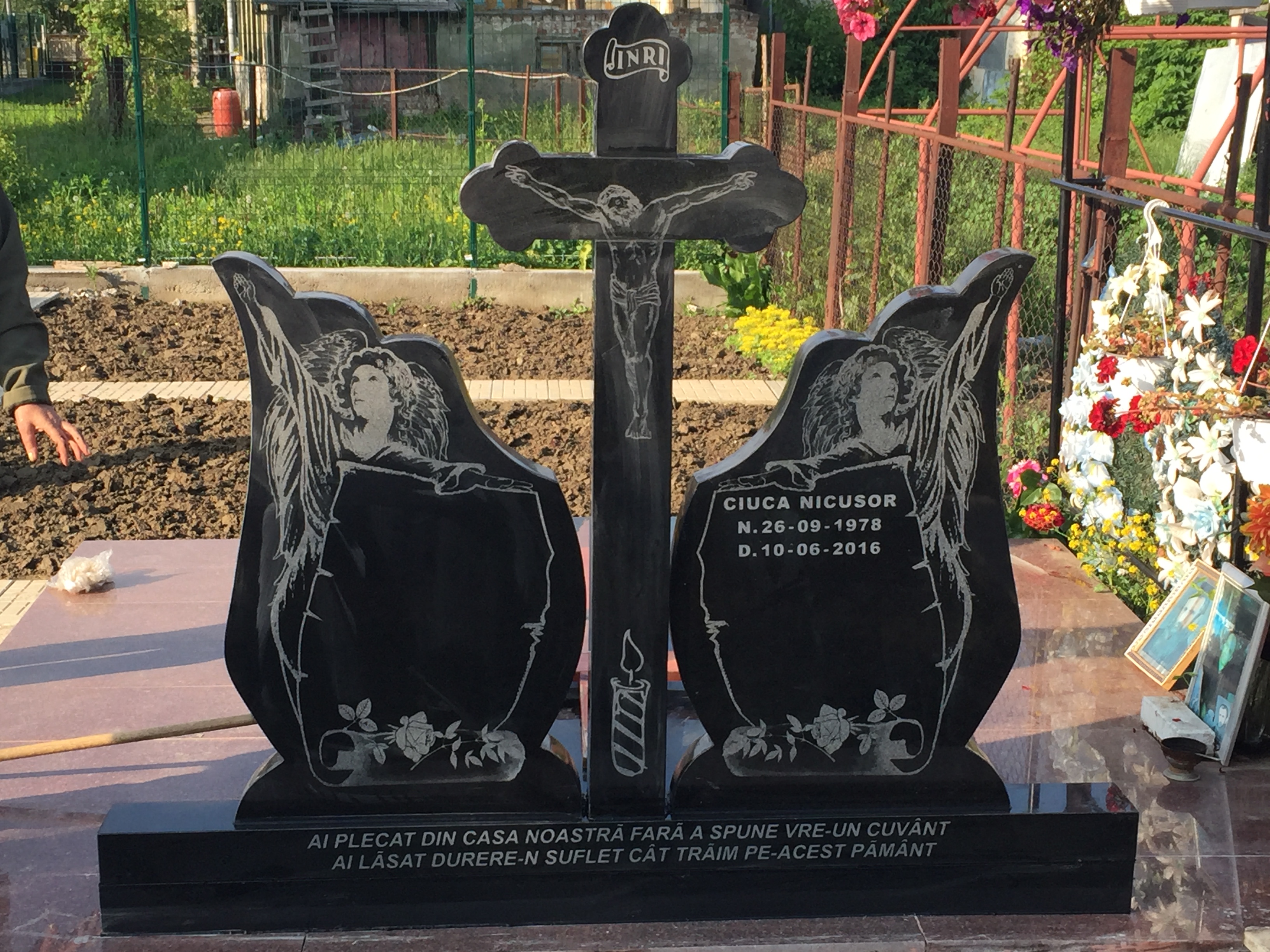 monument funerar gravat