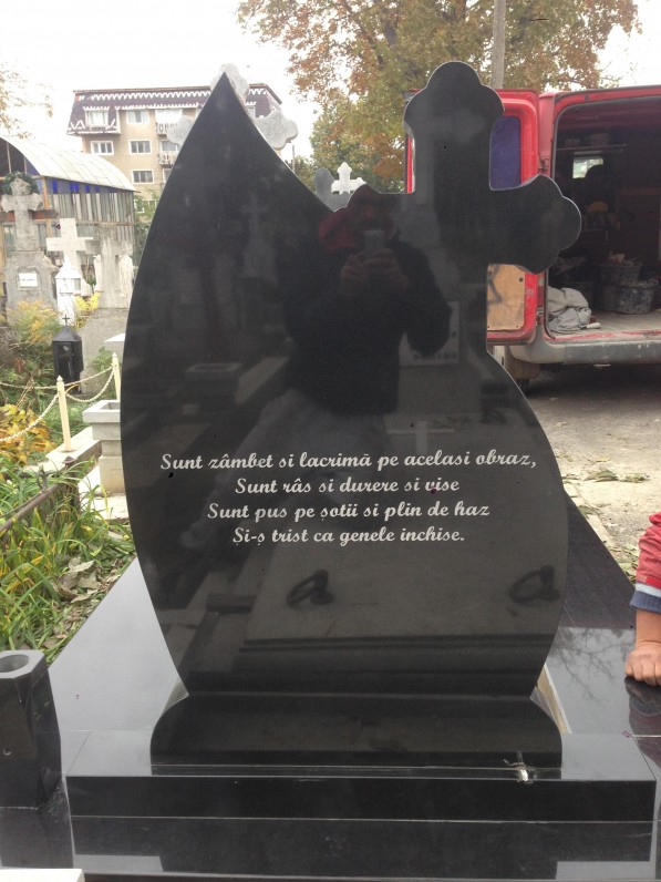 amenajare loc de veci granit negru