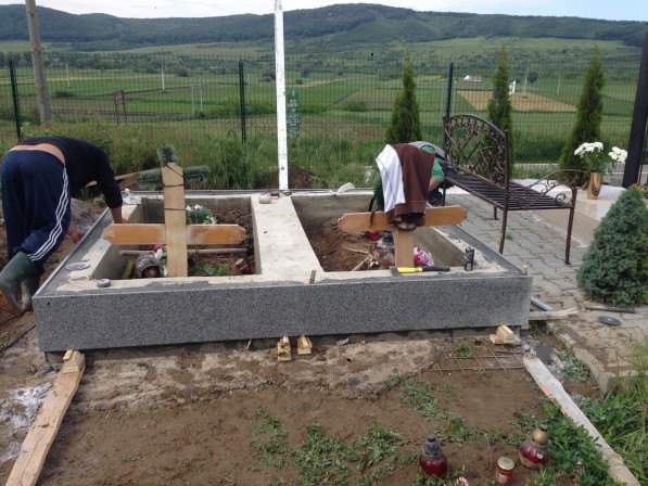 imprejmuire funerara granit